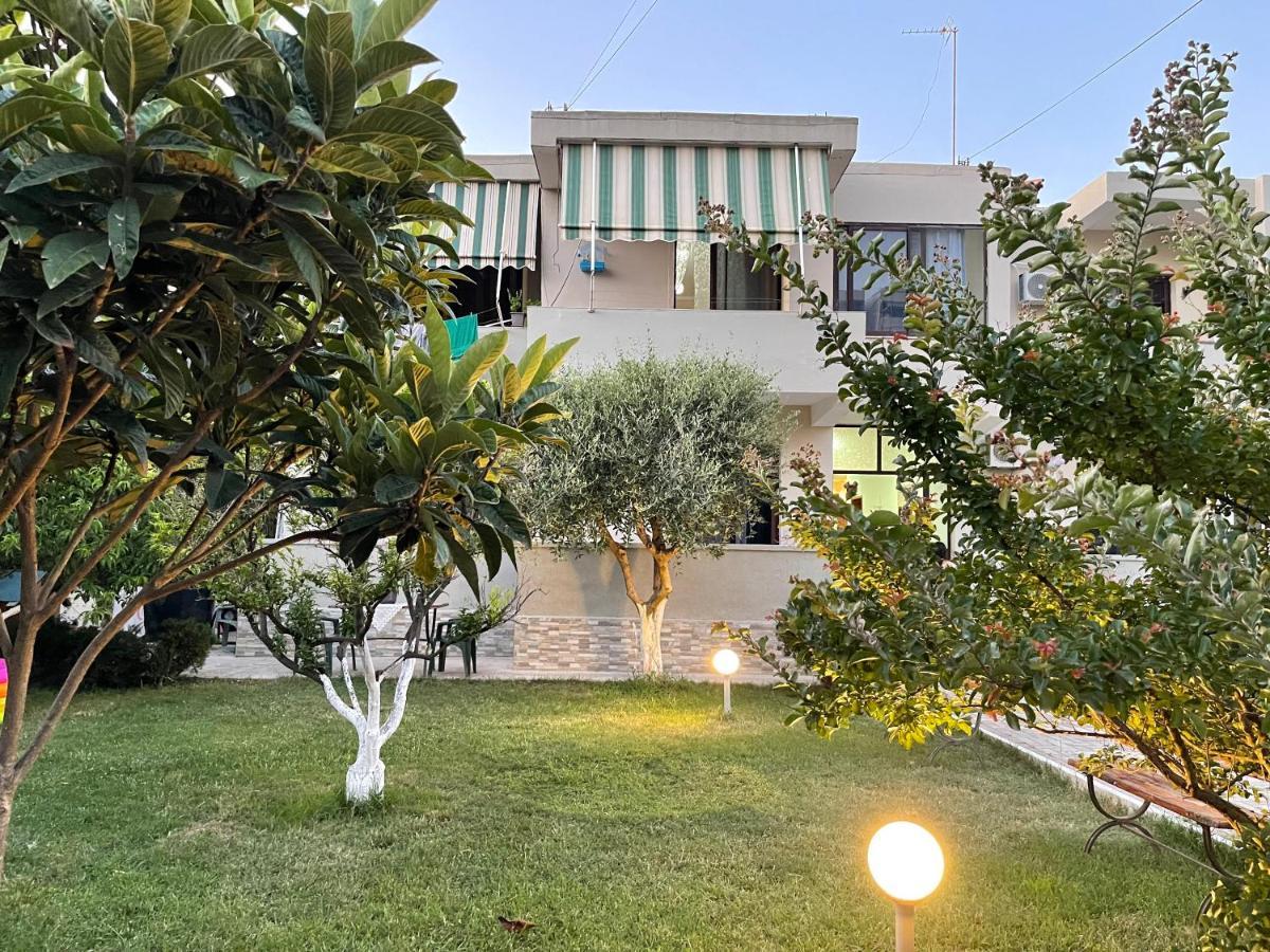 Mabel Rooms Durres Bagian luar foto