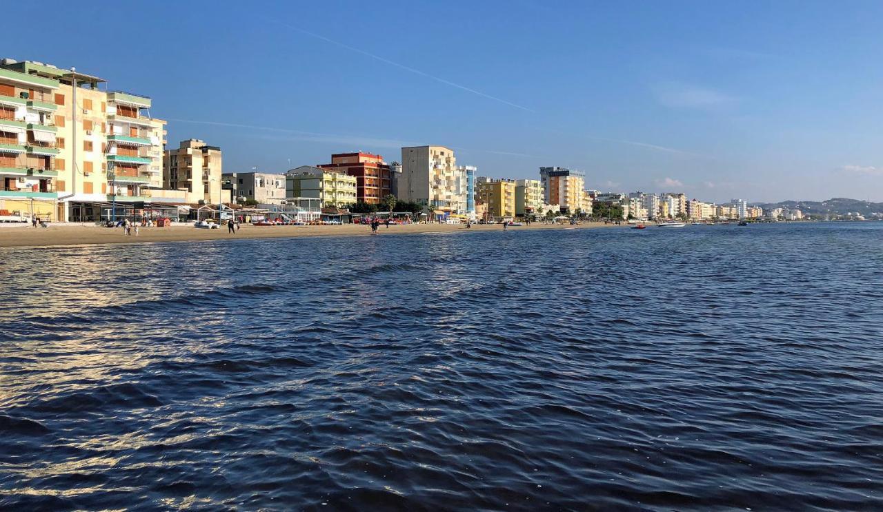 Mabel Rooms Durres Bagian luar foto