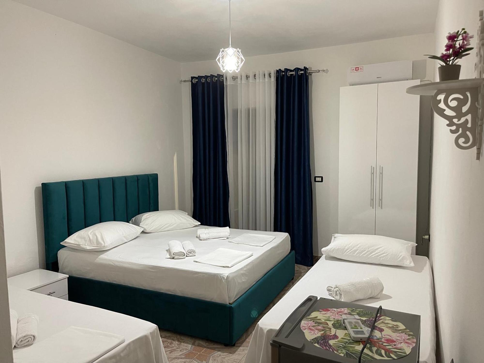 Mabel Rooms Durres Bagian luar foto