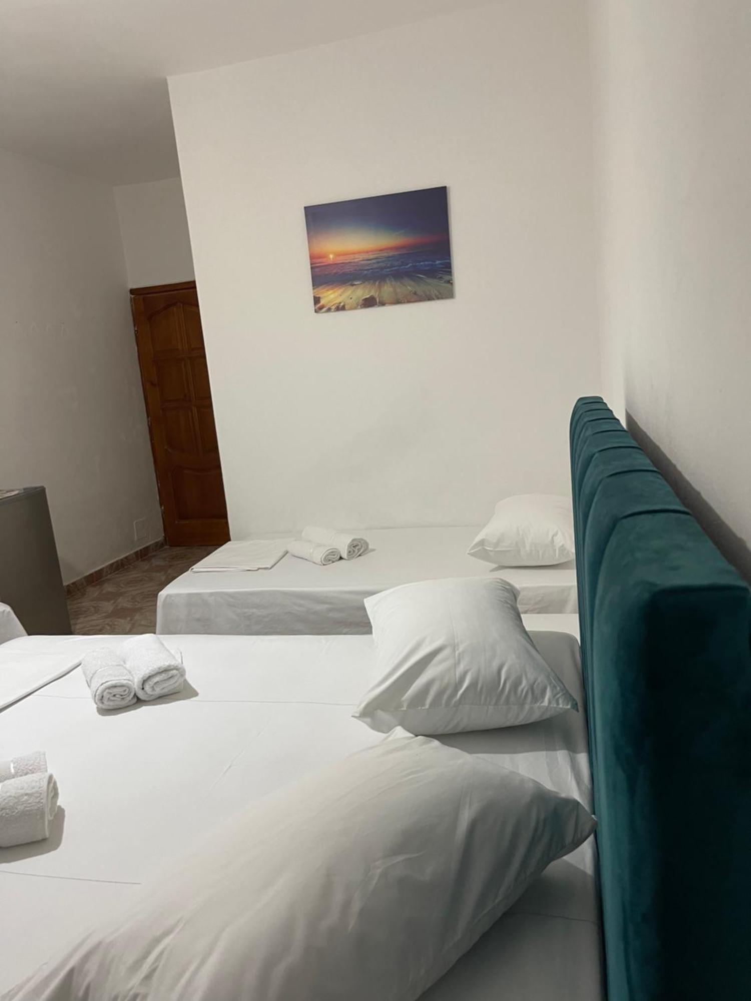 Mabel Rooms Durres Bagian luar foto