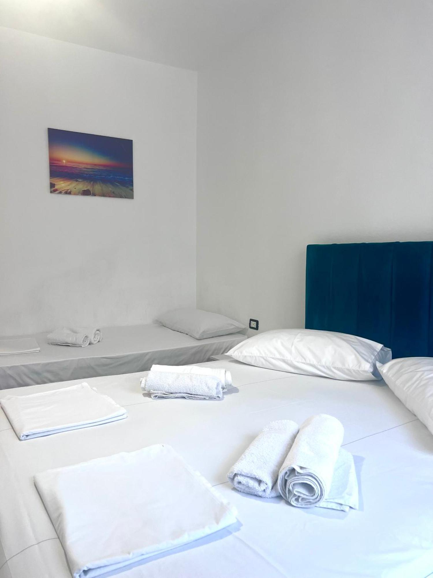 Mabel Rooms Durres Bagian luar foto