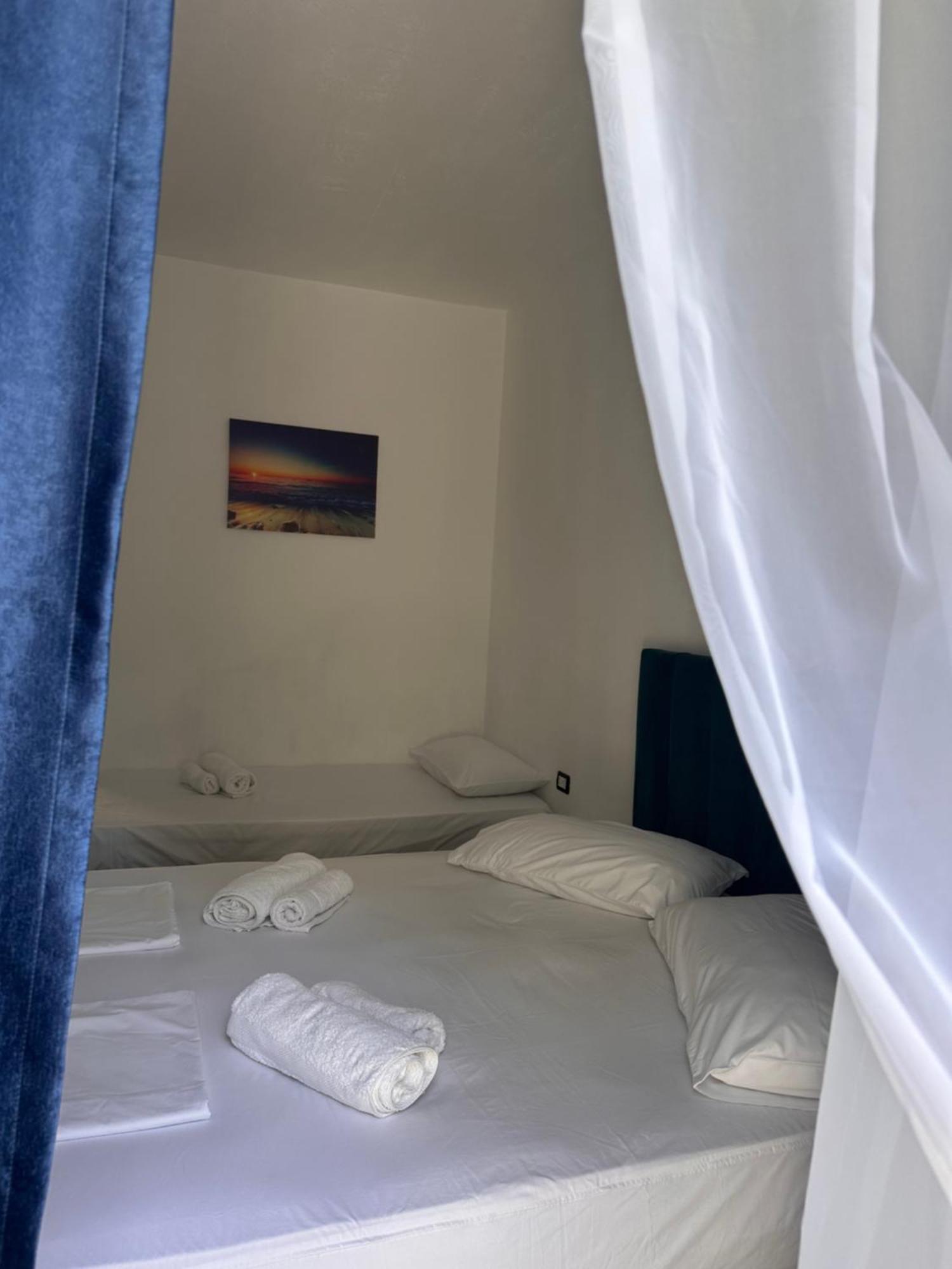 Mabel Rooms Durres Bagian luar foto