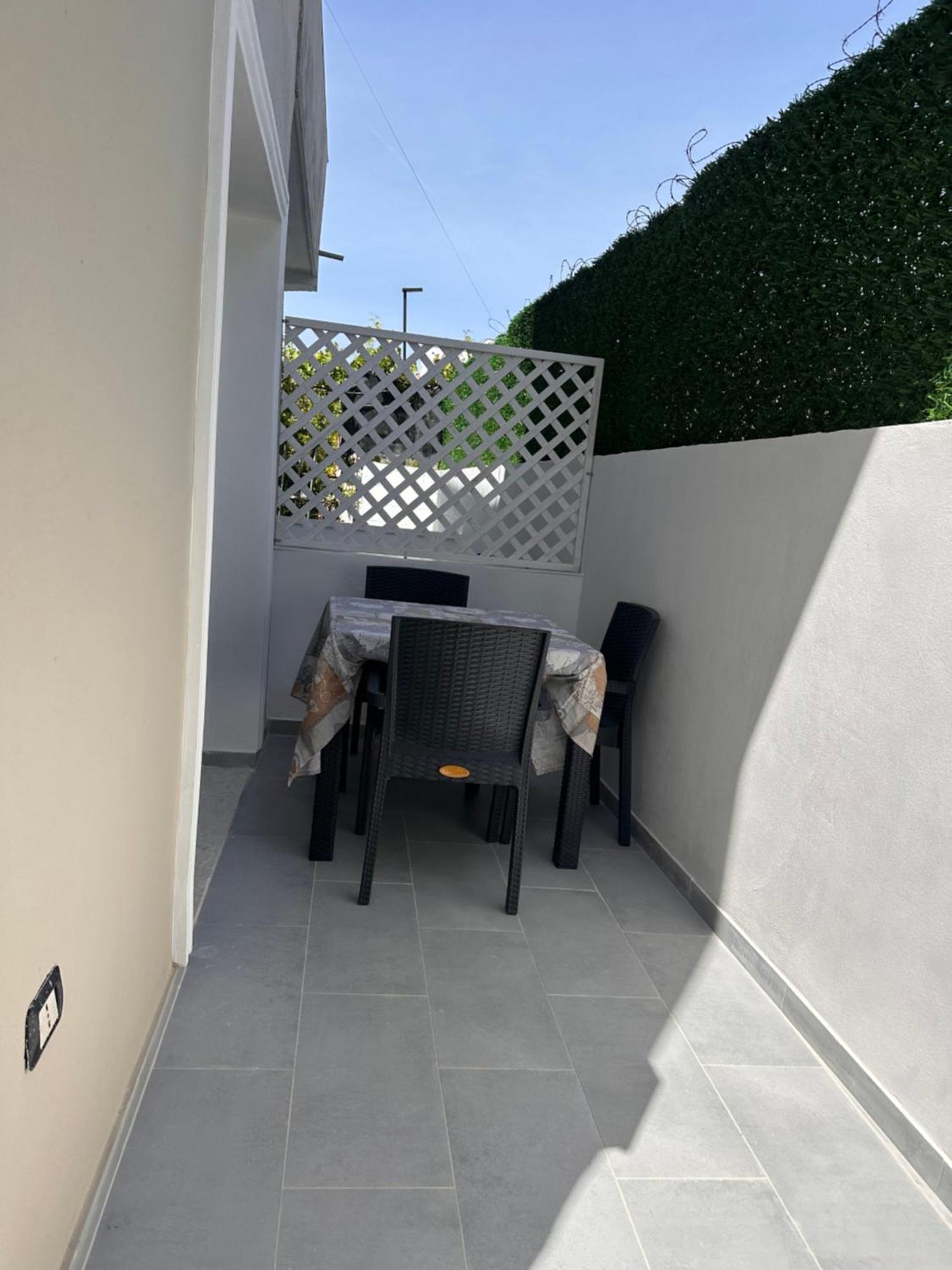 Mabel Rooms Durres Bagian luar foto