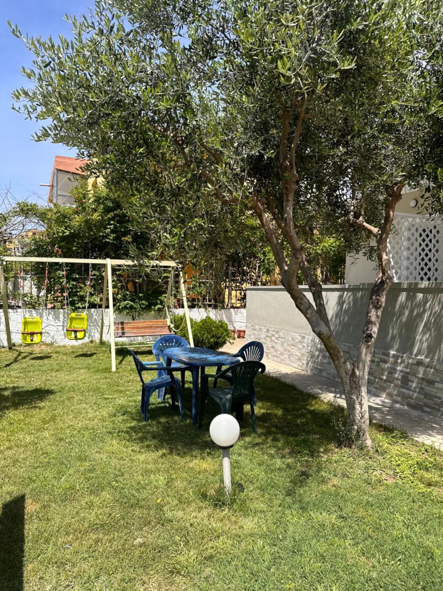Mabel Rooms Durres Bagian luar foto